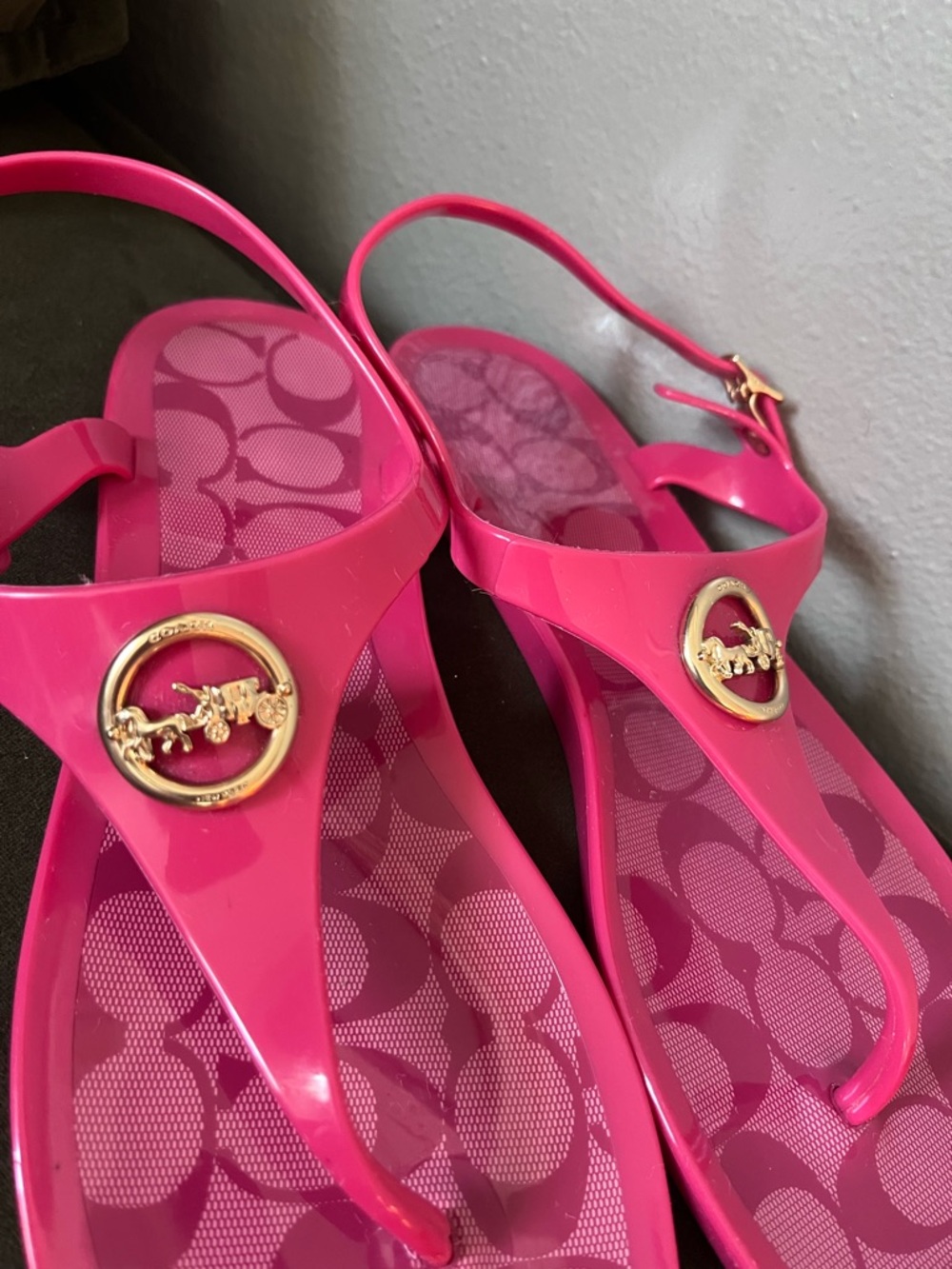 Coach Bright Pink Jelly Logo Thong Sandals - Picture 3 of 5